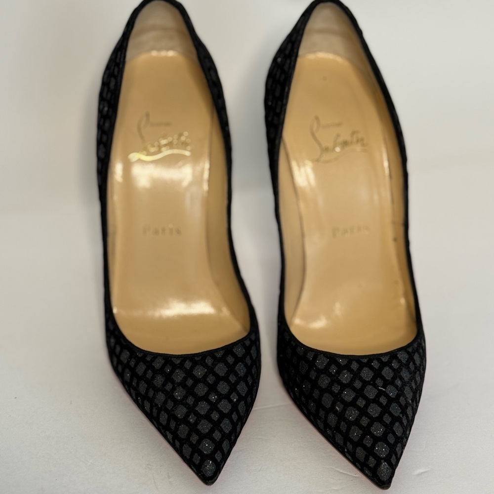 Christian Louboutin Pumps – the ultimate luxury with the iconic red sole!